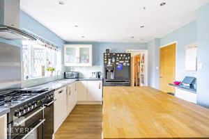 Kitchen- click for photo gallery